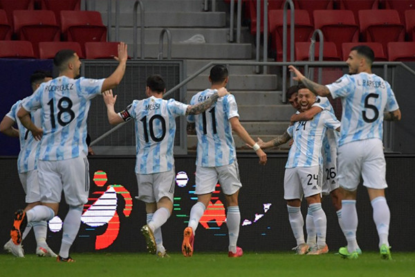  国际米兰防线失误不敌弱旅  